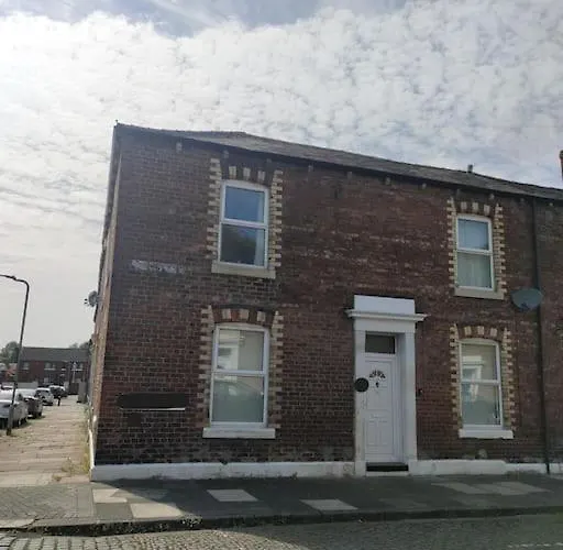 Family Home Near City Centre - New King Bed!