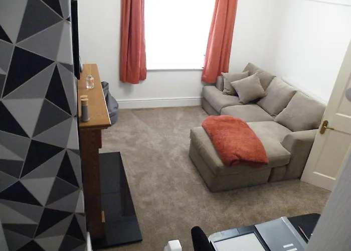 Family Home Near City Centre - New King Bed!