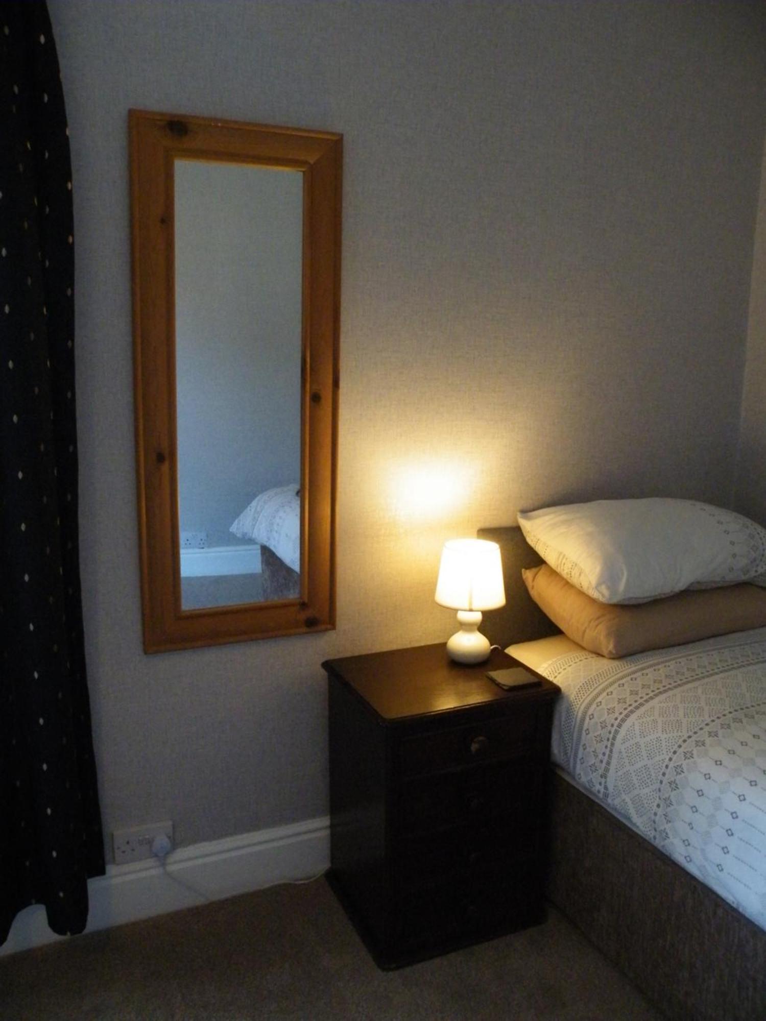 Family Near Centre - New King Bed! *