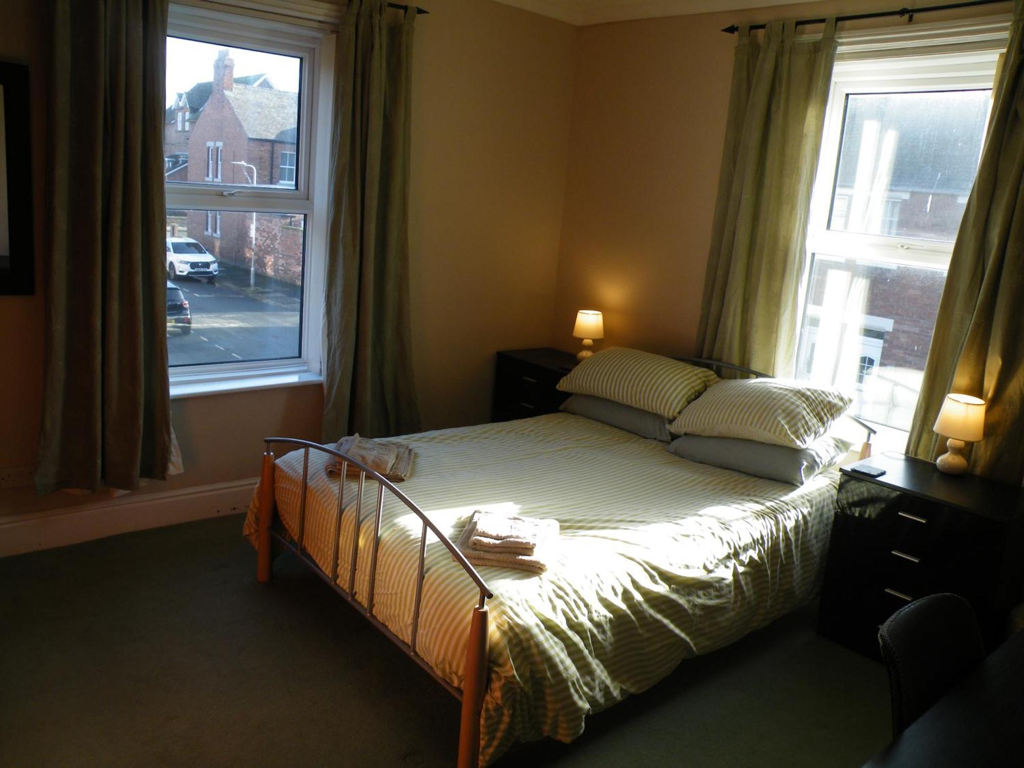 Family Near Centre - New King Bed!